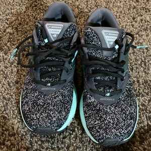 Brooks Launch 4 running shoes size 10